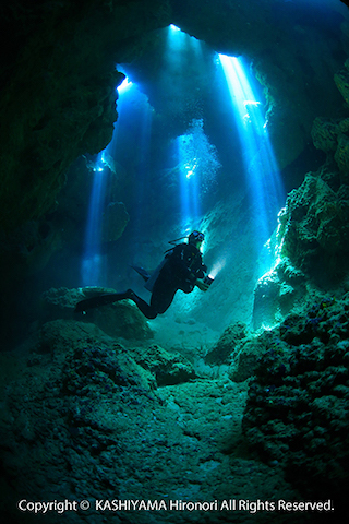 Plong�e grotte Kunie Scuba